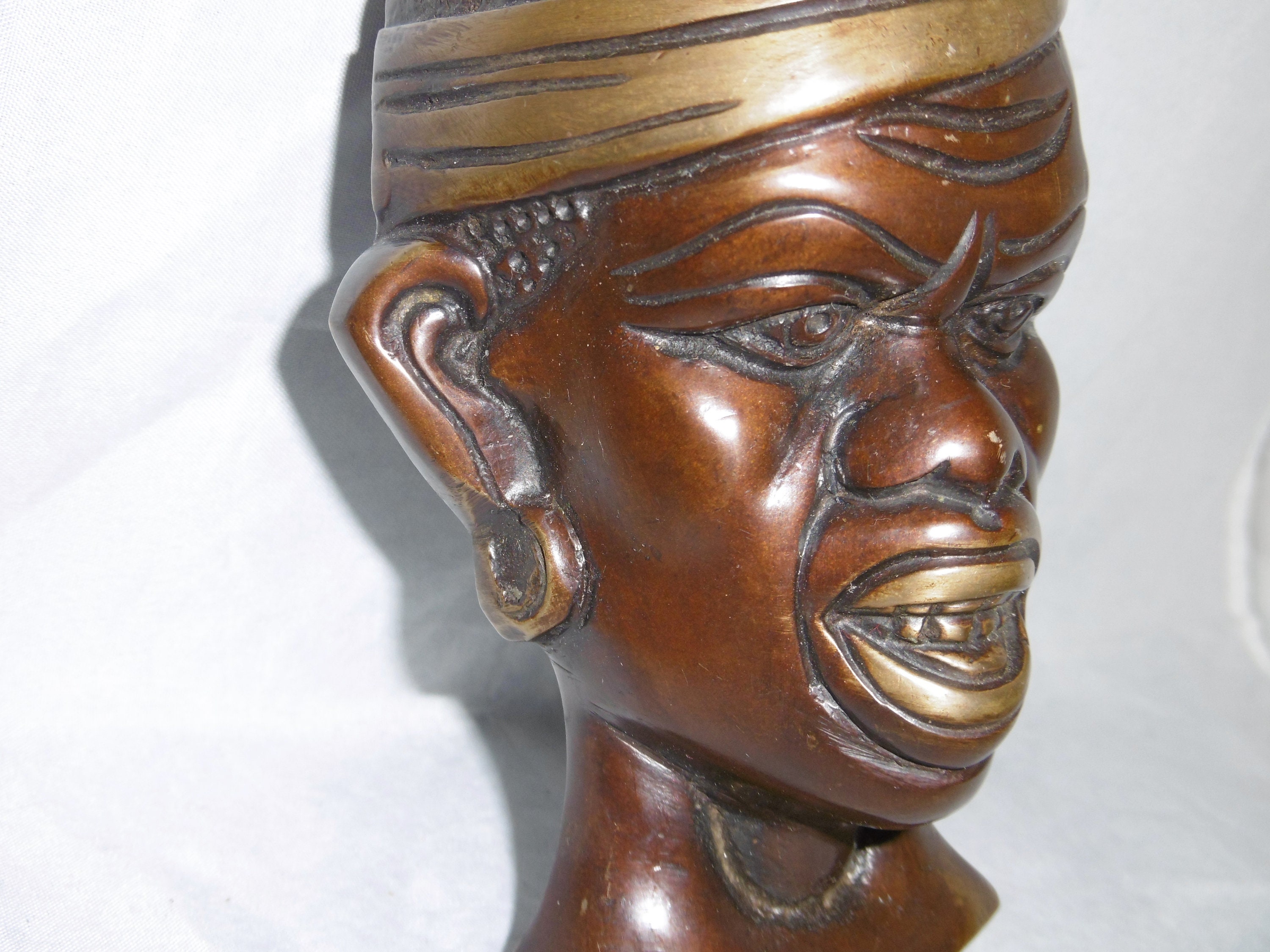 Inhabituelle Tête Africaine en Bronze Massif Vintage. Décoration Murale. Qualité Très Lourde