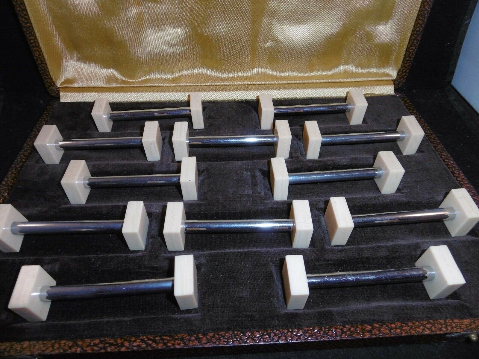 Superbe Ensemble de 12 Couverts Vintage Français Art Déco Repose Dans Une Boîte d'origine. Chrome & 