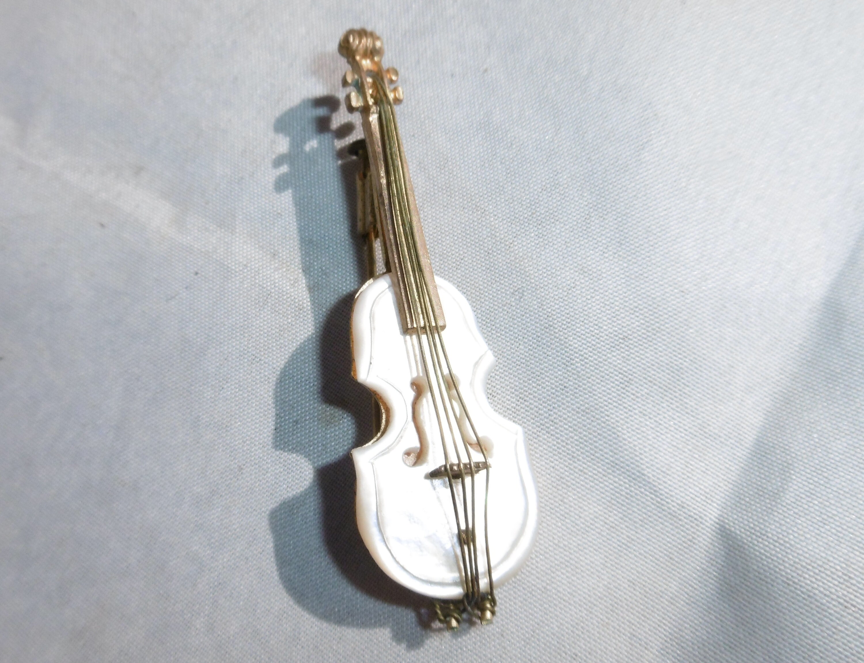 Weiße Geige Wandhalterung Kleiderbügel für Viola, elektrische Violine in  Sonderfarben Schwarz, Grau, Rot, Blau anpassbar. Robust, schön 3D-gedruckt  -  Österreich