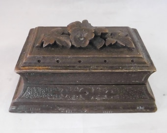 Gorgeous little hand carved antique Black Forest trinket box. Treenware, woodenware