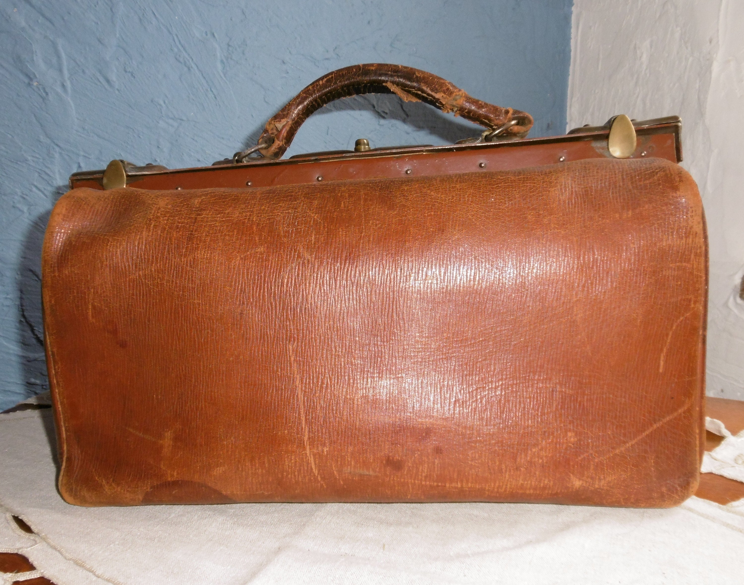 A Small Vintage French Brown Leather Gladstone Bag / Dr Bag/ Handbag ~ 1920's
