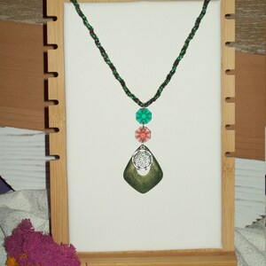 Shimmer Green Earthy Hemp Necklace, Boho Chic Necklace, Hemp Necklace with Pendant, Colorful Hemp, Hemp Jewelry, Hippie Jewelry
