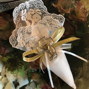 Italian Communion Favors Bomboniere w/t cross pin ,Baptism Favors, Almond favor, FIVE SUGARED ALMONDS, Italian Favors, Greek koufeta