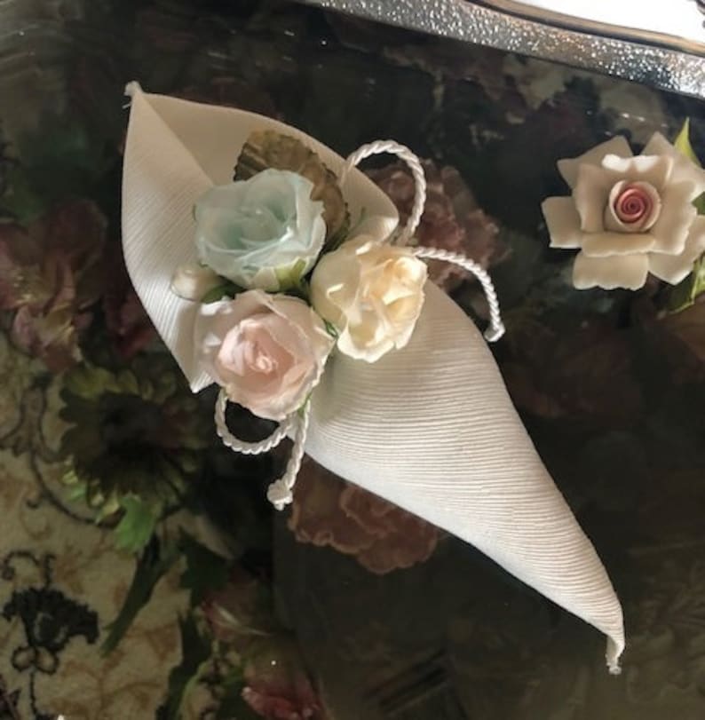 Greek koufeta FIVE SUGARED ALMONDS Italian Wedding Favors Bomboniere Bridal shower favors Almond favor Confetti Italian Favors