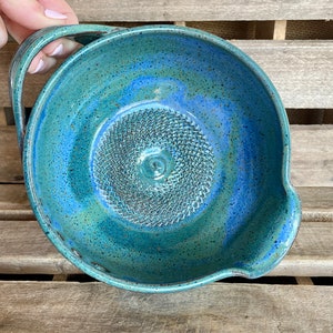 Stoneware Pottery Garlic Grating Bowl Blue/Green Salad Dressing Bowl Herb Stripper Bowl Herb Infused Oil Making Bowl Bild 2