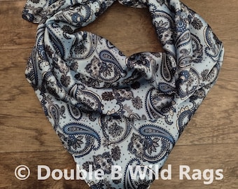 Pañuelo vaquero estilo western con estampado paisley azul claro de Wild Rag PAISLEY 125 de Double B Wild Rags