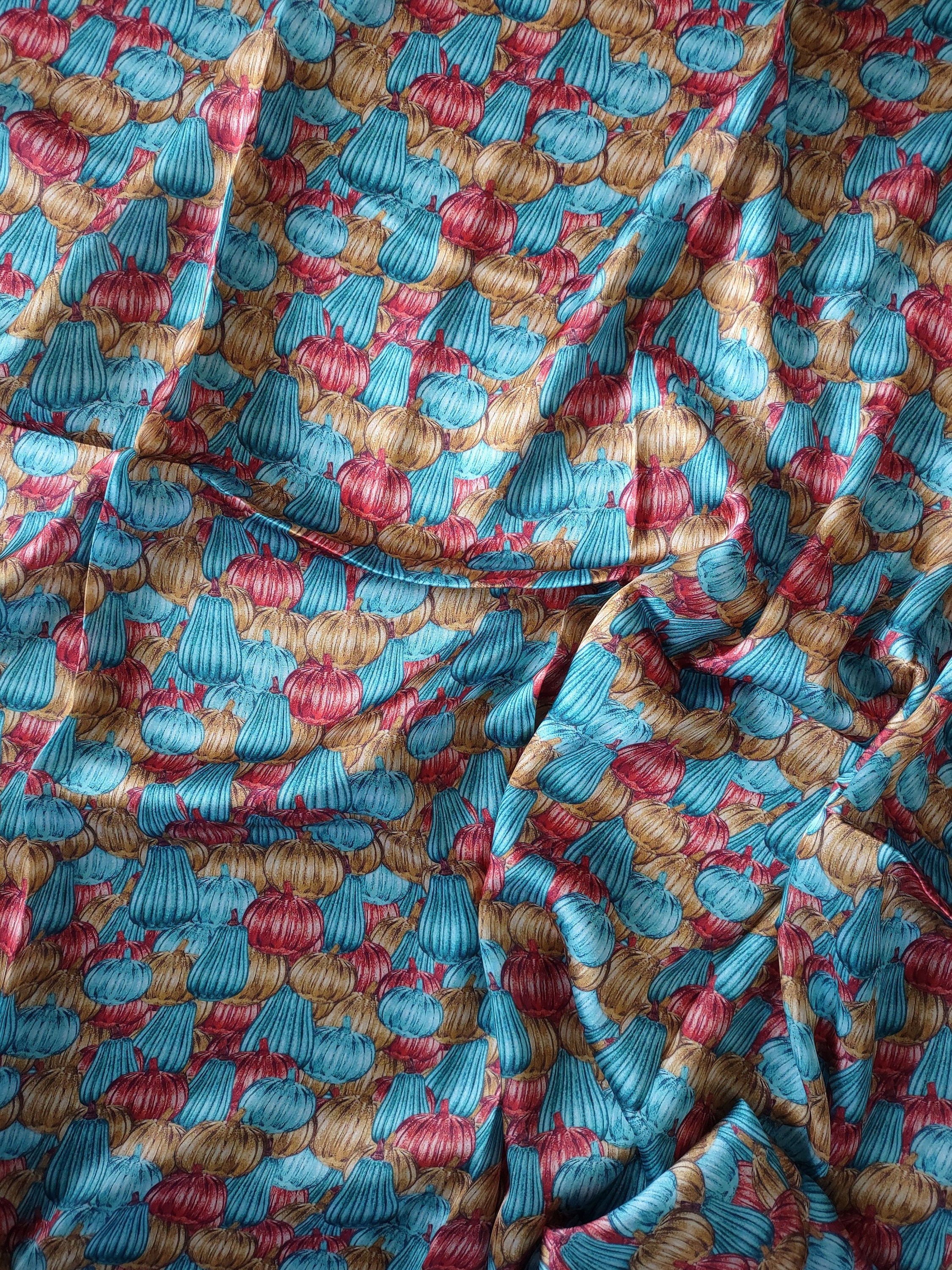 Foulard Western (Wild Rag) En Chiffon - Motif Floral Rouge Et Foulard Western (Wild Rag) En Chiffon - Motif Floral Rouge Et
