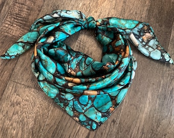 Tela de seda Wild Rag con estampado de piedra turquesa cruda de Double B Wild Rags