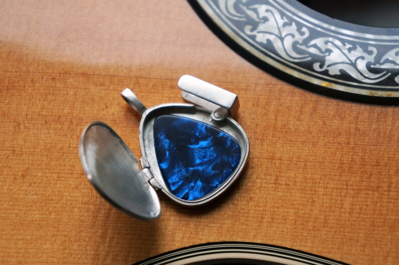 Guitar pick locket Clearance