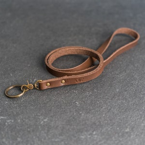 Personalisiertes Schlüsselband aus Leder Ausweishalter Id Schlüsselanhänger Halskette mit Drehclip Muttertagsgeschenk Kurz oder Lang Dark Brown