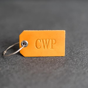 Gepersonaliseerde leren bagagelabels | Aangepaste taslabel voor hem en haar | Zakenreiscadeau | 3e verjaardag | Initialen, naam, adres, telefoonnummer