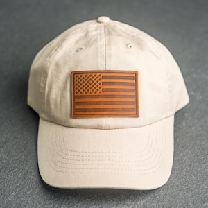 Unstrukturierte Kappe mit amerikanischer Flagge | Unstrukturierte Kappe mit Lederpatches | USA-Kappe | Dad-Cap | Patriotische Militärbekleidung | Personalisiertes Geschenk