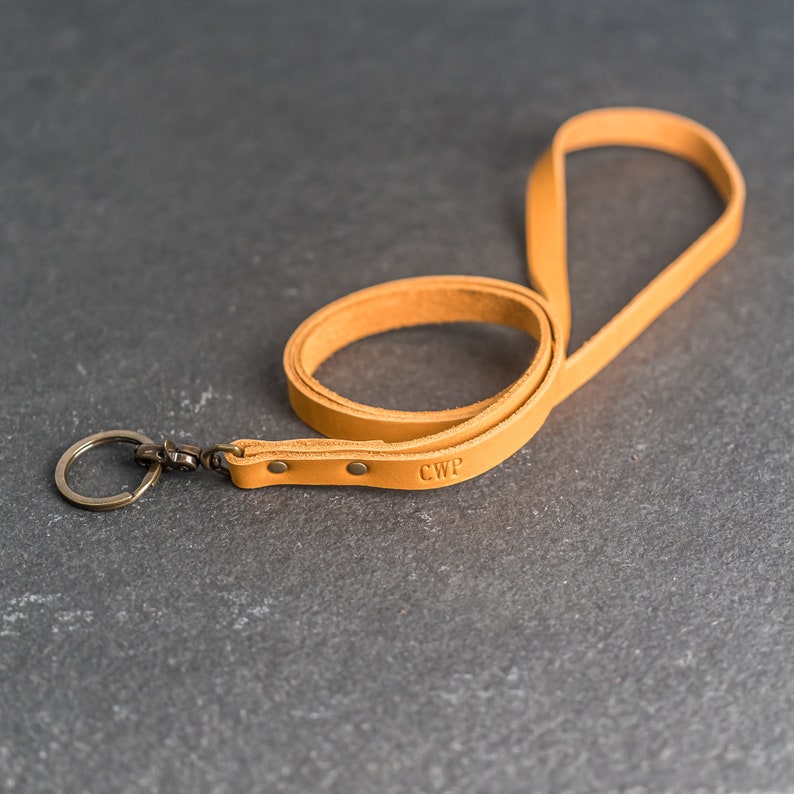 Lanière en cuir personnalisée Porte-badge d'identité avec porte-clés et clip pivotant Cadeau Fête des Mères Court ou long Saddle Tan