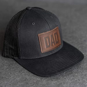 Chapeau estampé pour papa | Casquettes style camionneur avec écusson en cuir | Cadeau pour papa | Vêtements pour nouveau papa | Anniversaire | Cadeau fête des pères