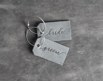 Étiquettes à bagage en cuir pour les mariés | Lot de 2 | Cadeau de mariage | Etiquettes pour cadeaux de mariage | Étiquettes pour sacs | Cadeau fête des mères