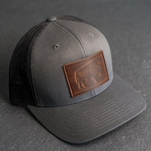 Gorra de camionero con estampado de bisonte americano / Gorra estilo camionero con parche de cuero / Gorra de búfalo / Equipo de exterior de alta calidad / Regalo para el Día de la Madre