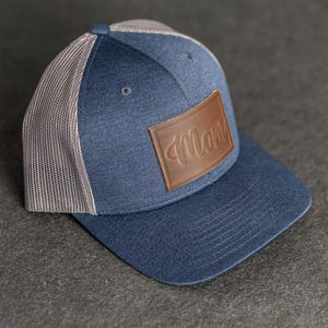 Gorra de camionero estilo deportivo con estampado cursivo para mamá / Gorras de camionero estilo deportivo con parche de cuero / Regalos para mamá / Mamá primeriza / Regalo para la madre