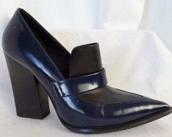 vintage CELINE  Paris pointy toe color block chunky heel loafer/ deep indigo blue and black/ made in Italy: size 39