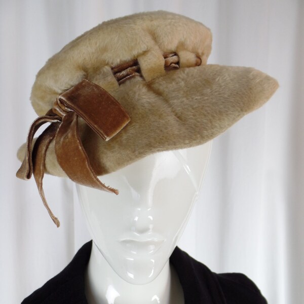 RESERVED-50's camel colored hat with bronze velvet ribbon / fur wool felt/ The May Company: size 22 "