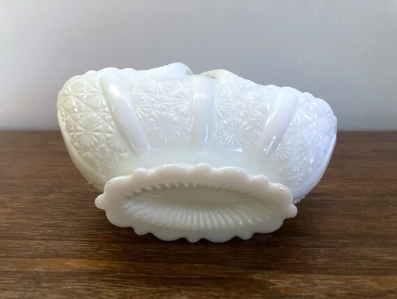 フェントンミルクガラスバスケットdaisy & button pattern フェントン