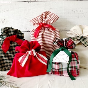 Fabric Christmas gift bag Starter Set Reusable Christmas gift wrap Zero waste gift bags Christmas Eco-friendly gift wrap - Classic Christmas