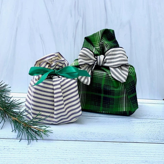 Steph Jacobson Designs: easy fabric gift bag--tutorial