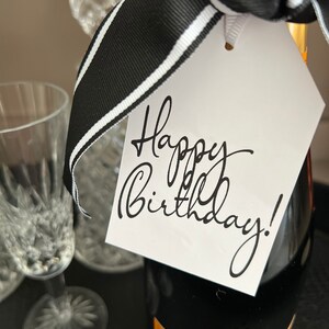 Etiqueta de presente de roteiro de feliz aniversário Etiqueta de feliz aniversário Etiqueta de garrafa de vinho de feliz aniversário Download para impressão