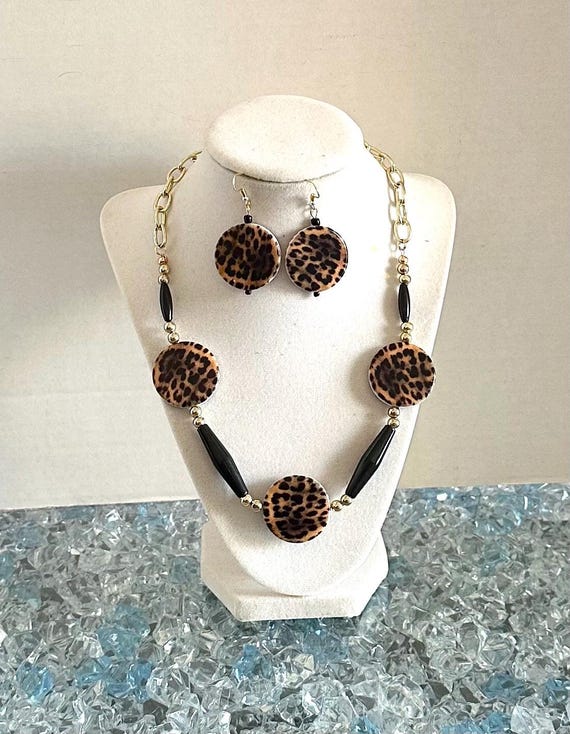 Leopard Head Jewelry Set - 18k Gold Plated Necklace, Bracelet, Earrings & Ring, Chunky Curb Chain - View #8