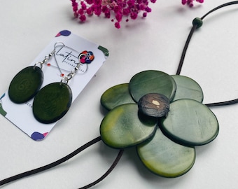 Green Chunky Necklace, Statement Necklace, Green Flower Tagua Necklace, Green necklace, amazing gift 2023