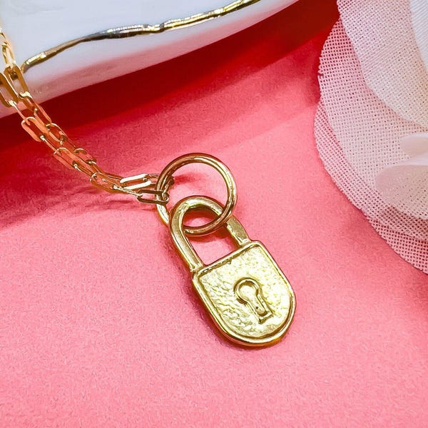 Vintage 14K Yellow Gold Padlock Charm Pendant