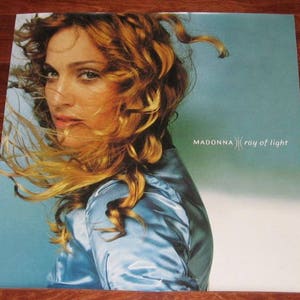 マドンナ　Ray Of Light　1998年 宣伝用 ディスプレイスタンド 08 : Ray of Light (1998) – 100Madonna.com