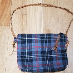 Bolso de mano o de hombro de lana a cuadros grises reciclados