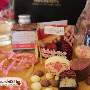 Gourmet chocolate truffles: Rhubarb Gin & Ginger chocolates handmade with local artisan gin. Hen Party gift. Ideal birthday present