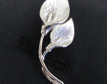 Silver Plated Metal Lily  Boutonniere With 2 Inch Silver Stick Lapel Pin
