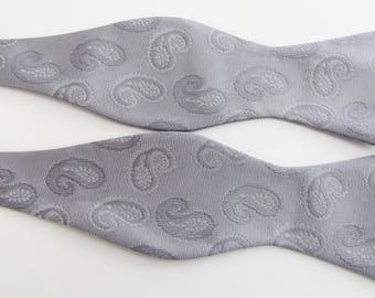 Mens Silver Tone On Tone Paisley Woven Pattern Self Tie Freestyle  Bow Tie