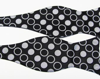 Black And Silver Fancy Circles **With FREE Pocket Square ** Woven Design Self Tie Freestyle Bow Tie