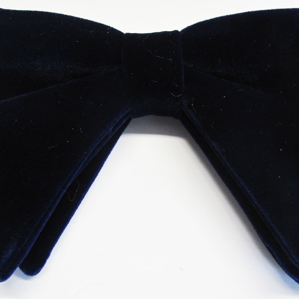 Navy velvet Tom Ford Inspired With Free Pocket Square Navy Velvet Midnight Blue Tear drop Butterfly Large Pretied Bow Tie