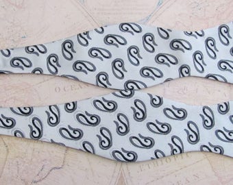 Mens Silver With Black And Gray Paisley Pattern Woven Pattern Self Tie freestyle Bow Tie