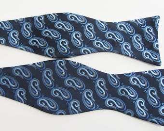 Mens Light And Royal Blue On Navy Paisley Pattern Woven Pattern Self Tie Freestyle Bow Tie