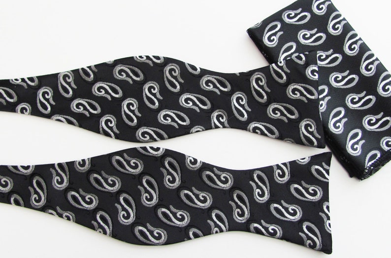 Mens Silver Gray On Black Paisley Woven Pattern Self Tie Freestyle Bow Tie image 3