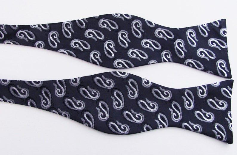 Mens Silver Gray On Black Paisley Woven Pattern Self Tie Freestyle Bow Tie image 1