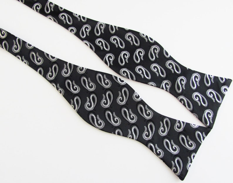 Mens Silver Gray On Black Paisley Woven Pattern Self Tie Freestyle Bow Tie image 2