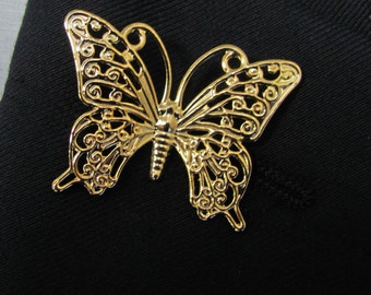 Boutonnière papillon en métal plaqué or avec épinglette en bâton doré de 2 pouces