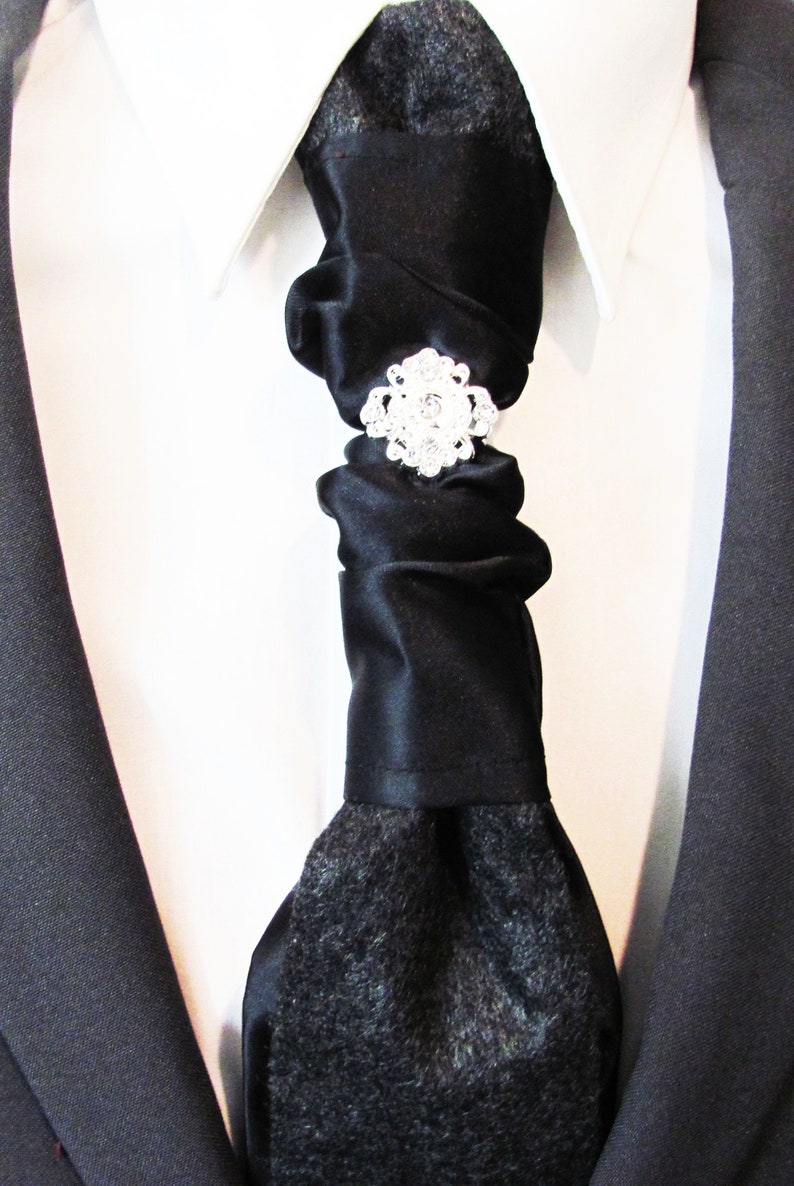 mens ascot tie