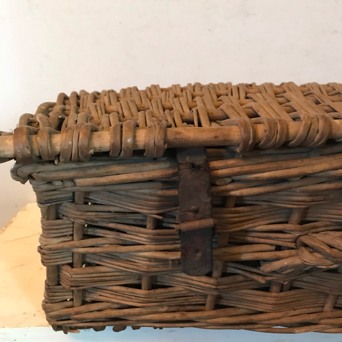 Antique English Picnic Basket Hamper Winery Vineyard Crate Storage Wine