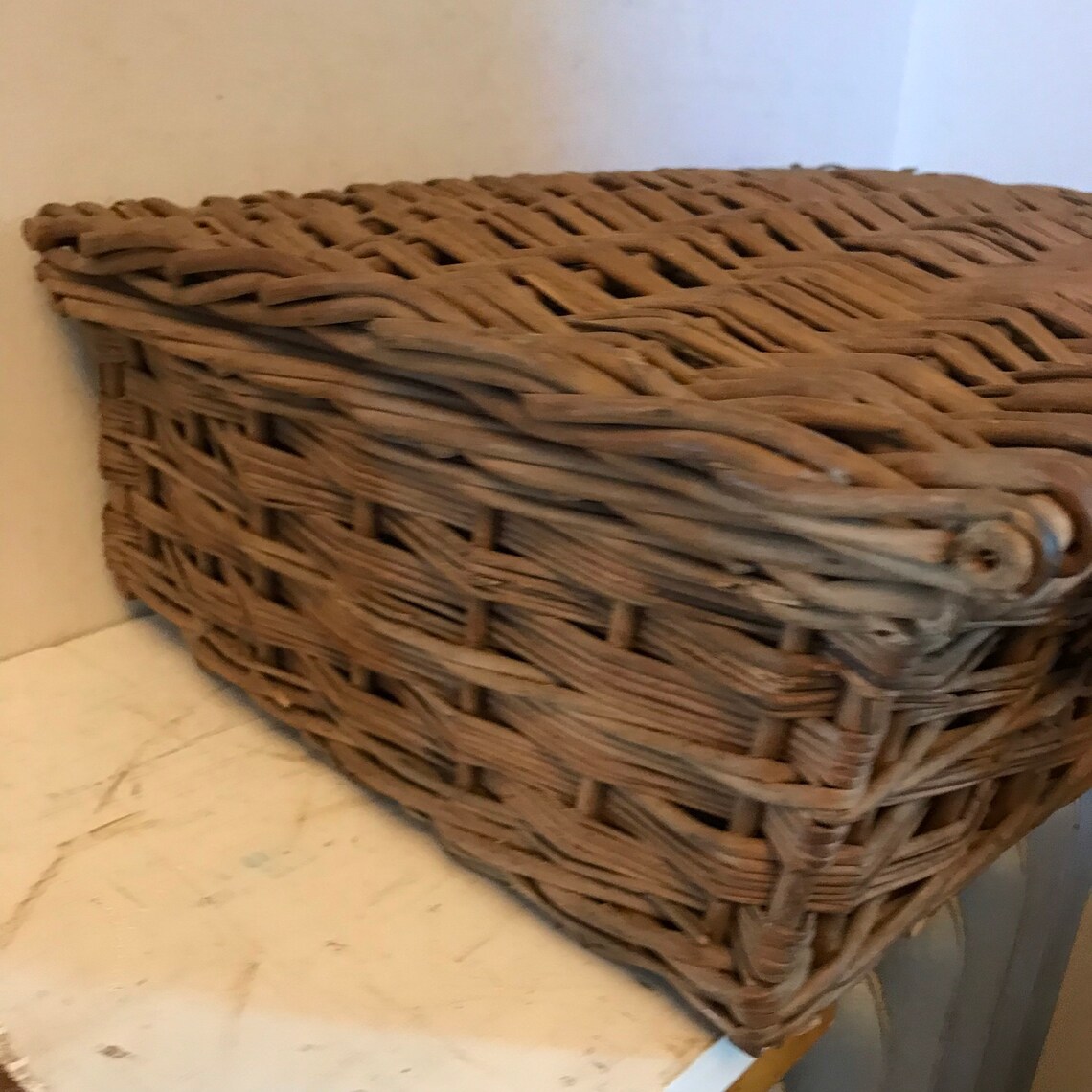 Antique English Picnic Basket Hamper Winery Vineyard Crate Storage Wine