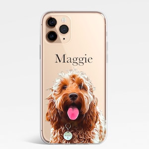 K&ouml;nnte beinhalten: Eine transparente Handyh&uuml;lle mit goldenem Hintergrund. Die H&uuml;lle zeigt ein Bild eines braunen und wei&szlig;en Hundes mit herausgestreckter rosa Zunge. Der Name des Hundes, "Maggie", ist in schwarzer Schrift &uuml;ber dem Hund gedruckt.