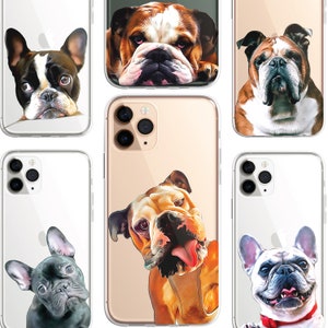 K&ouml;nnte beinhalten: Sechs transparente Handyh&uuml;llen mit verschiedenen Hunderassen bedruckt. Die H&uuml;llen sind f&uuml;r das iPhone 13 Pro Max. Die Hunde sind ein Franz&ouml;sischer Bulldogge, ein Bulldogge und eine Mops.