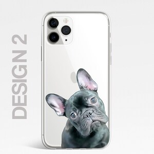 K&ouml;nnte beinhalten: Eine transparente Handyh&uuml;lle mit einem schwarzen Franz&ouml;sischen Bulldoggen, der von der Seite herausschaut. Die Handyh&uuml;lle hat einen Kameraausschnitt und ein wei&szlig;es Apple-Logo.