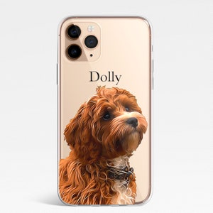 K&ouml;nnte beinhalten: Eine transparente Handyh&uuml;lle mit goldenem Hintergrund und einem Bild eines braunen und wei&szlig;en Hundes mit dem Namen "Dolly" auf der H&uuml;lle.